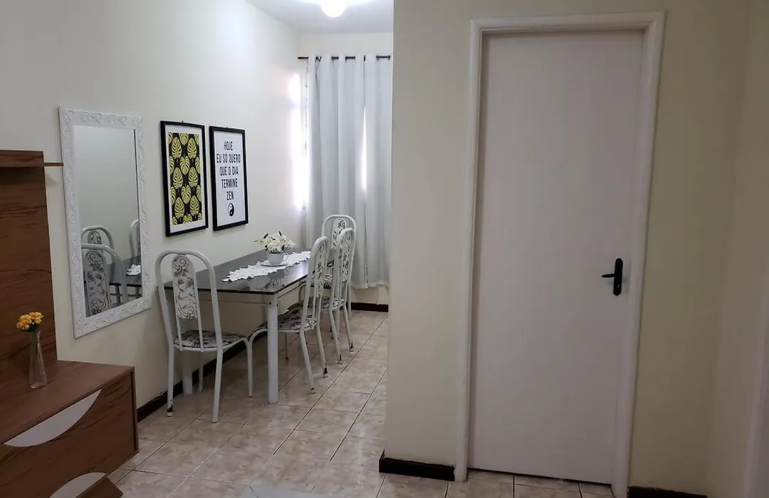 Tudo a pé, centro, dois quartos com cama de casal-1